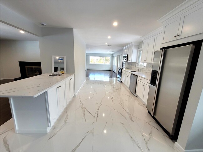 Building Photo - 6 Oakridge Dr