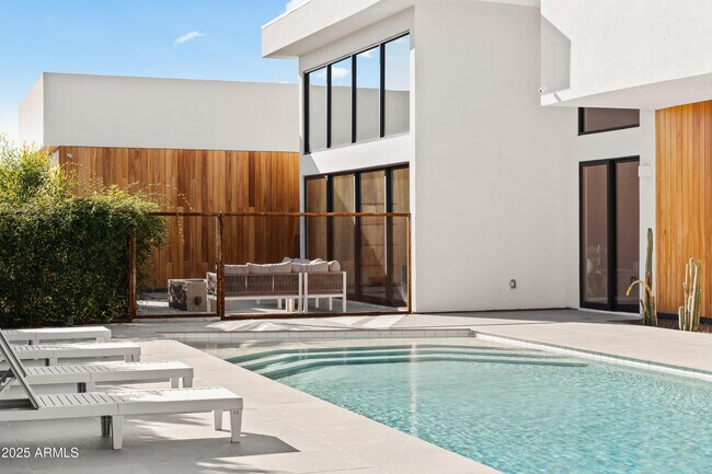 Foto del edificio - 5156 N 45th Pl