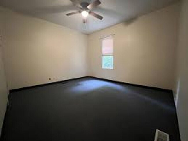 Foto del edificio - 409 Forest Ave