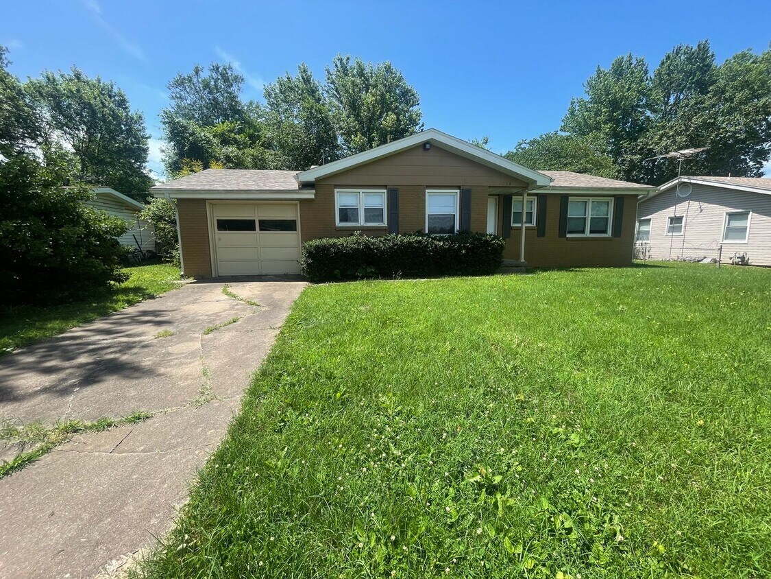 Primary Photo - Below Market Price! Awesome value! GREAT L...