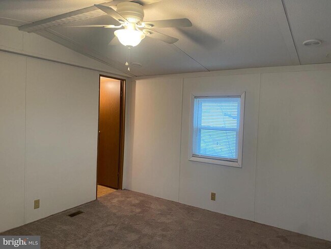 Building Photo - 37024 Mallard Dr