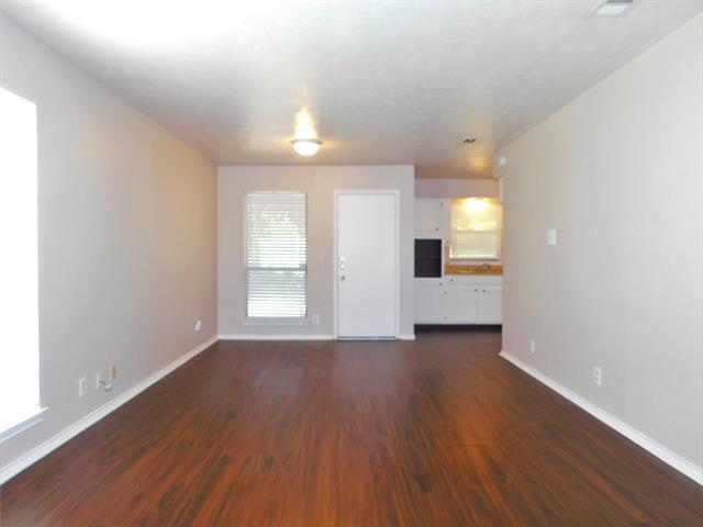 Foto del edificio - 3305 Gardenview Cir
