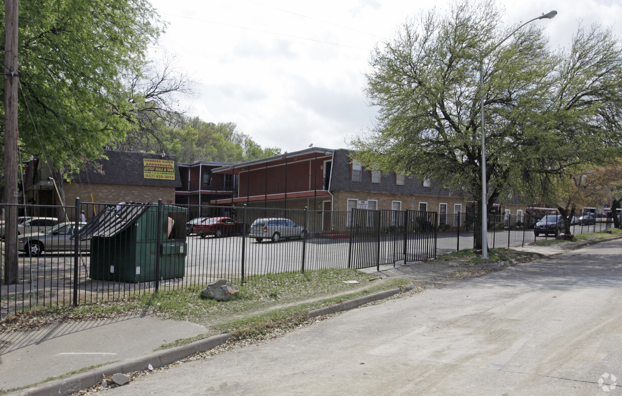 Building Photo - Forest View Apartments