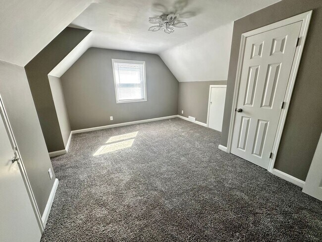 Building Photo - 3 Bedroom Single Family ***Rent Special***...
