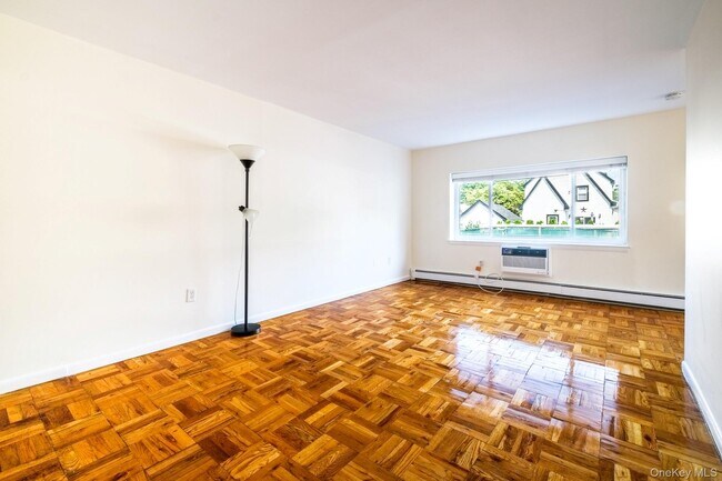 Foto del edificio - 838 Pelhamdale Ave