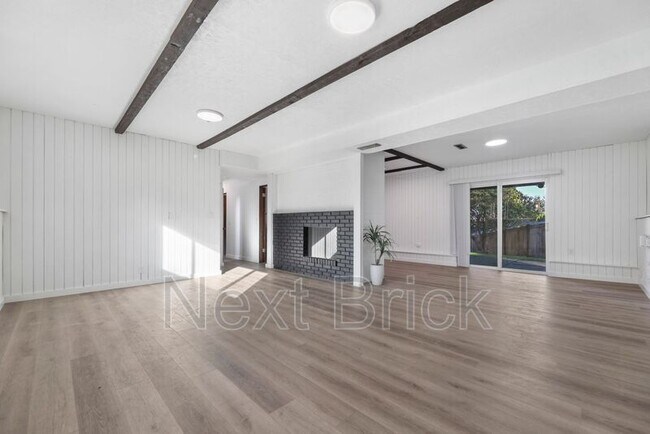 Building Photo - 1321 122nd St SE