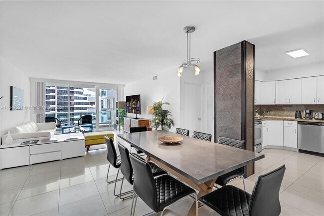 Foto del edificio - 5161 Collins Ave