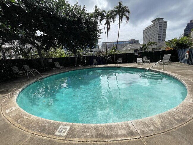 Foto del edificio - HOLIDAY VILLAGE studio w/murphy bed, sec, ...