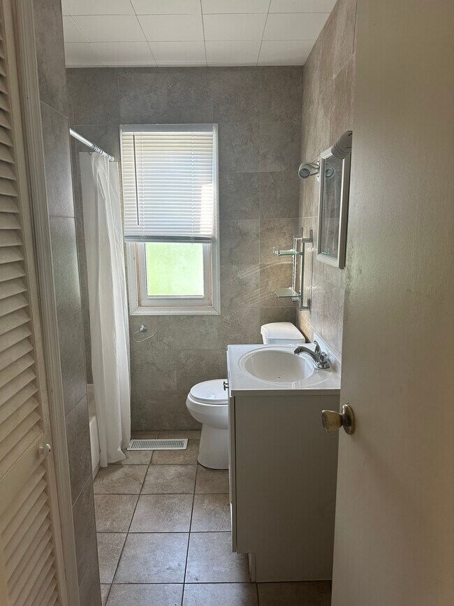 Foto del edificio - 1414 E Congress St