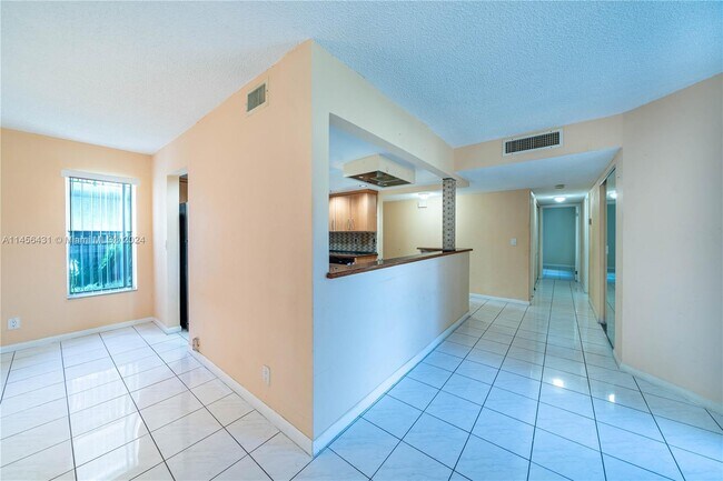 Building Photo - 3100 Riverside Dr