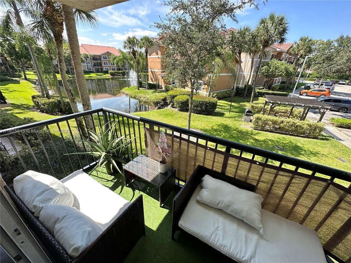 Foto principal - 8955 Wiles Rd