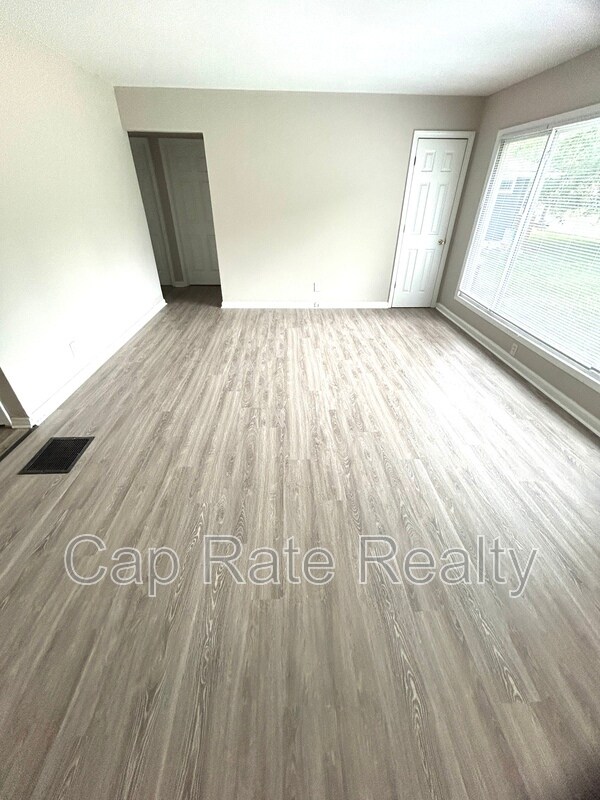 Foto del edificio - 2994 E Moreland Dr