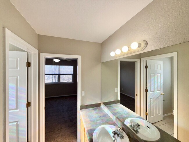 Building Photo - Nichols 1256- 1258