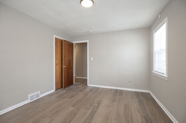 Foto del edificio - Spacious 3 bedroom/2 bath Cleveland Hts single family house!