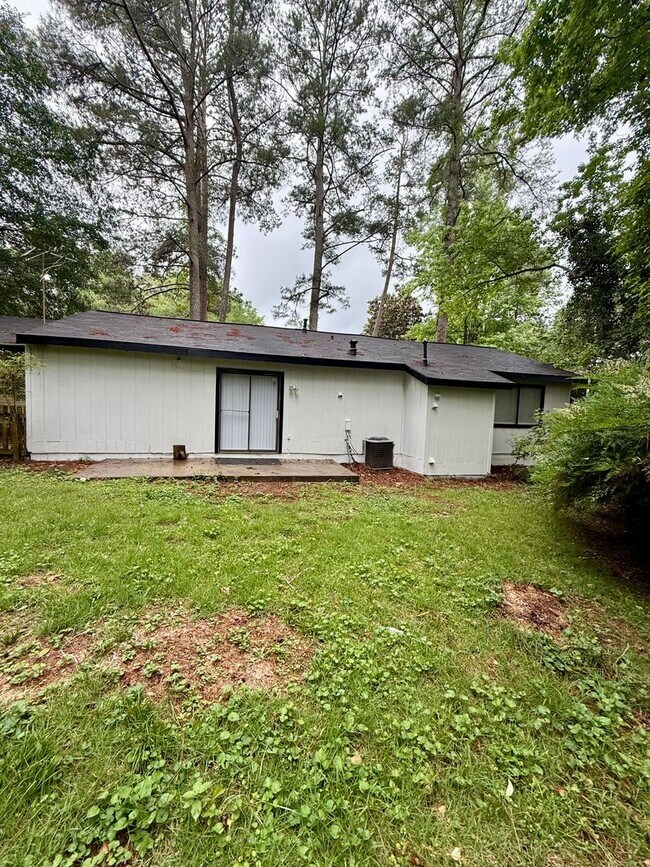 Building Photo - Newly remodeled ranch house in Jonesboro!