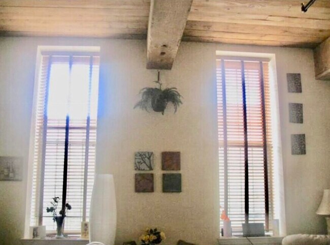 Foto del edificio - 52 Lawrence Dr