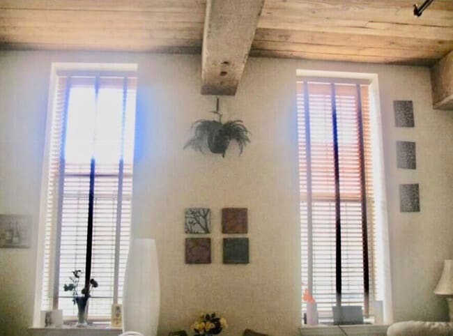 Building Photo - 52 Lawrence Dr