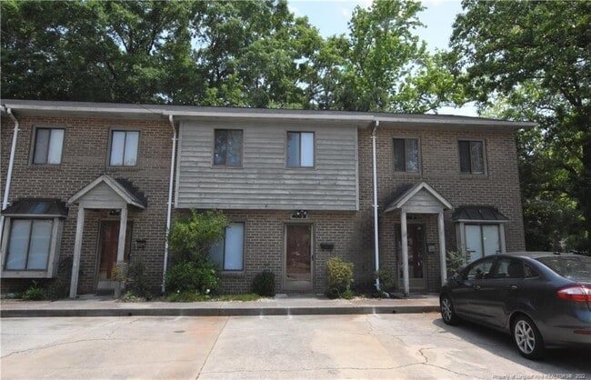 Building Photo - 400 N Steele St