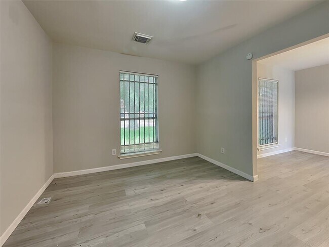 Foto del edificio - 12811 Roandale Dr