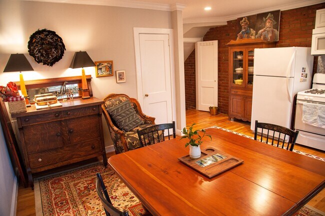 Dining room - 412 N Fayette St