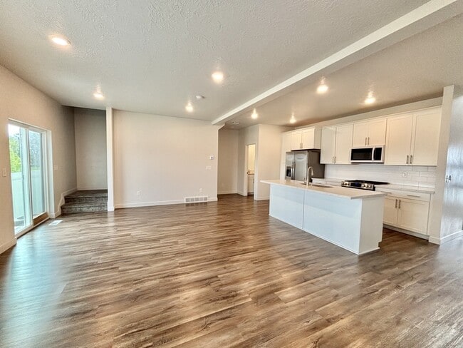 Building Photo - 1508 W Sparta Way