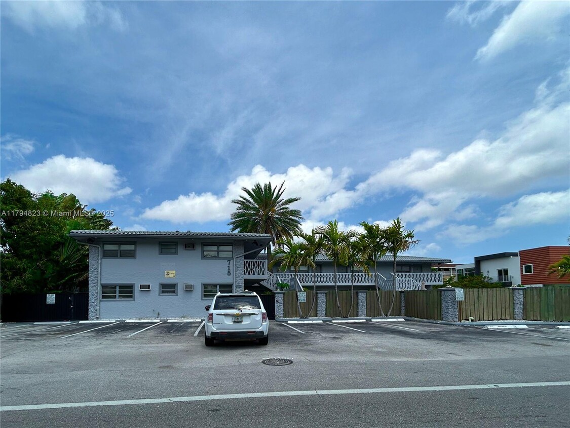 Foto del edificio - 715 NE 6th St