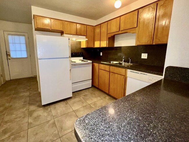 Kitchen - 3906 Gus Dr