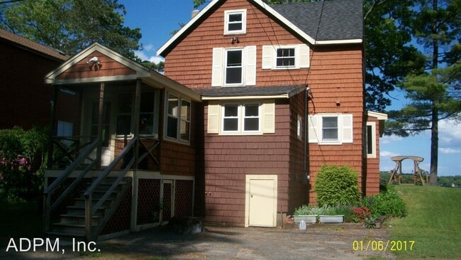 Foto del edificio - 3 br, 2 bath House - 39 West Shore Rd.