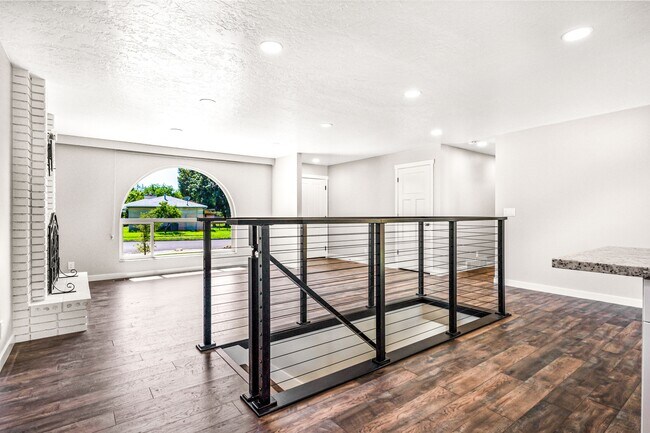 Building Photo - 555 E 9050 S