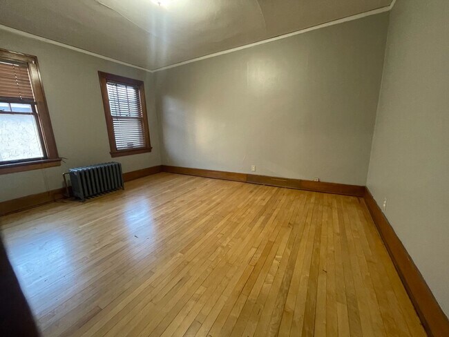 Foto del edificio - 2871-2873 N Sherman Blvd -Duplex