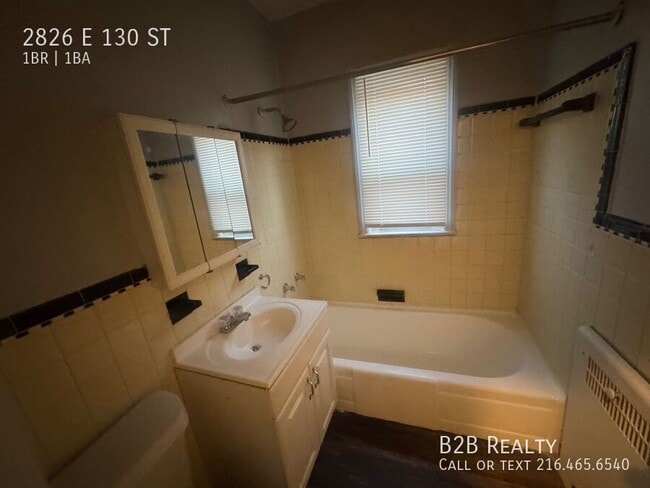 Foto del edificio - 2826 E 130th St