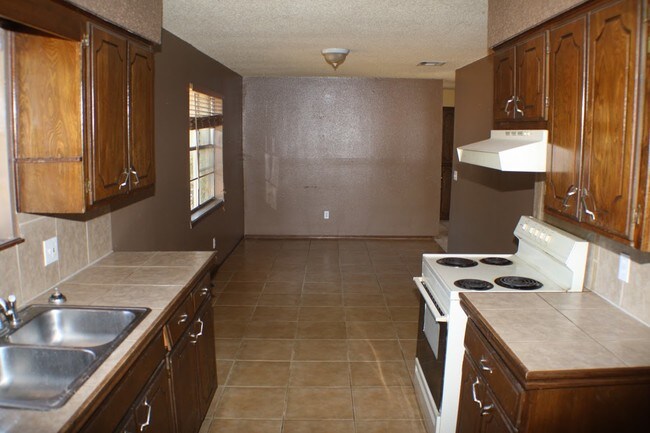 Building Photo - 3401 E Noble Dr