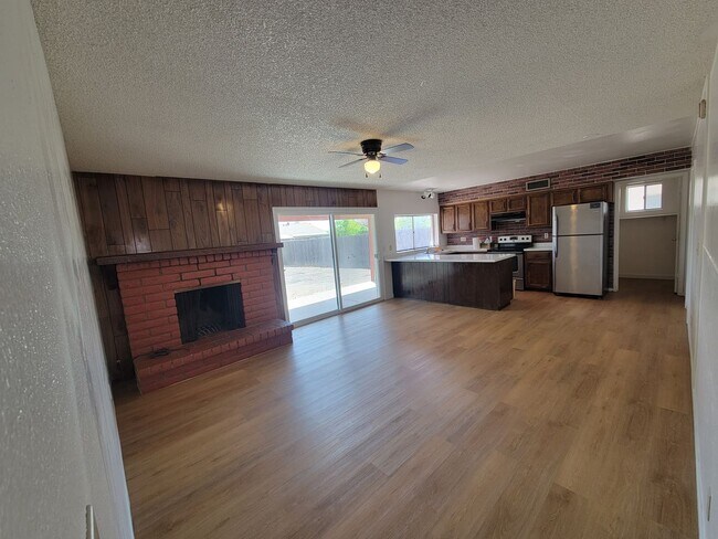Building Photo - 4+ Bedroom, North Phoenix