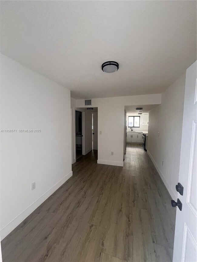 Foto del edificio - 3417 NW 22nd Ave