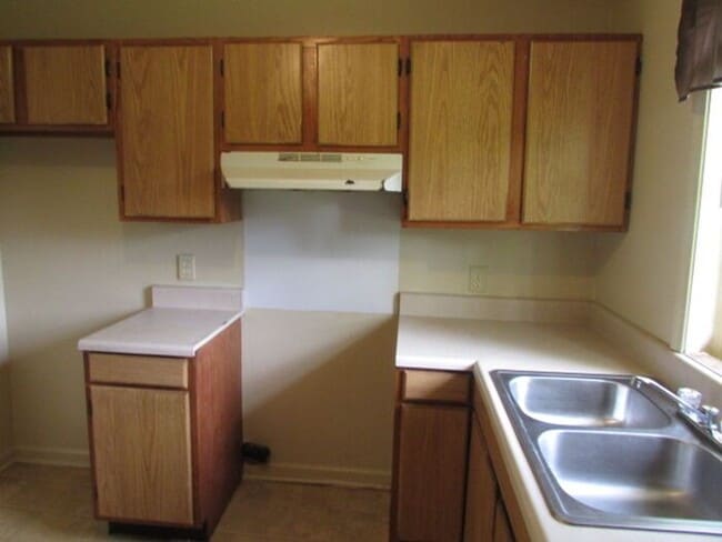 Building Photo - 121 Dixie Dr