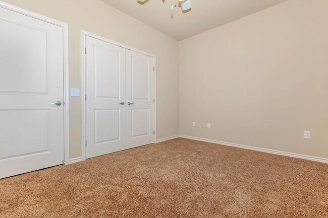 Building Photo - 2800 Rodeo Rd