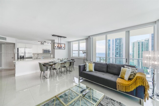 Building Photo - 1155 Brickell Bay Dr