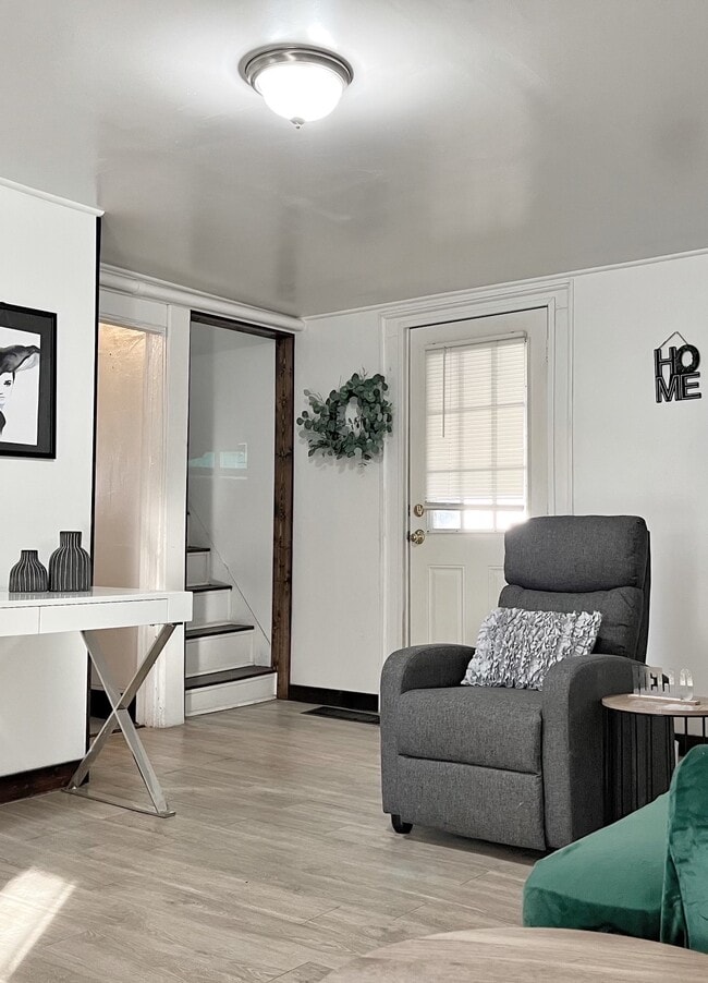 Photo - 736 N Hickory St House