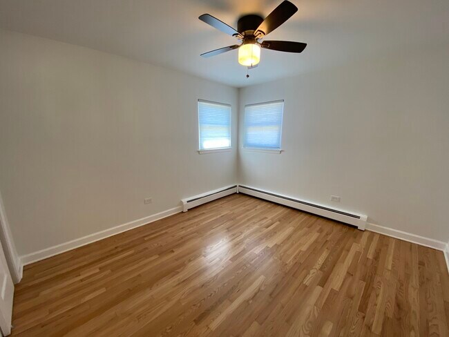 Building Photo - 3146 Ridgeland Ave