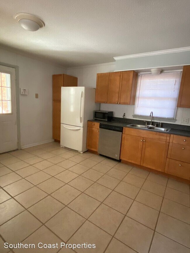 Building Photo - 3 br, 1 bath House - 132 Fowler Street