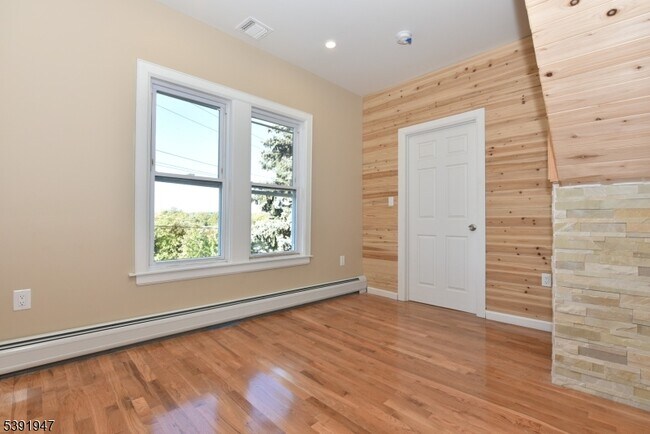 Building Photo - 454 Park Ave