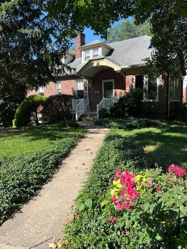 Building Photo - 402 Spencer Ave