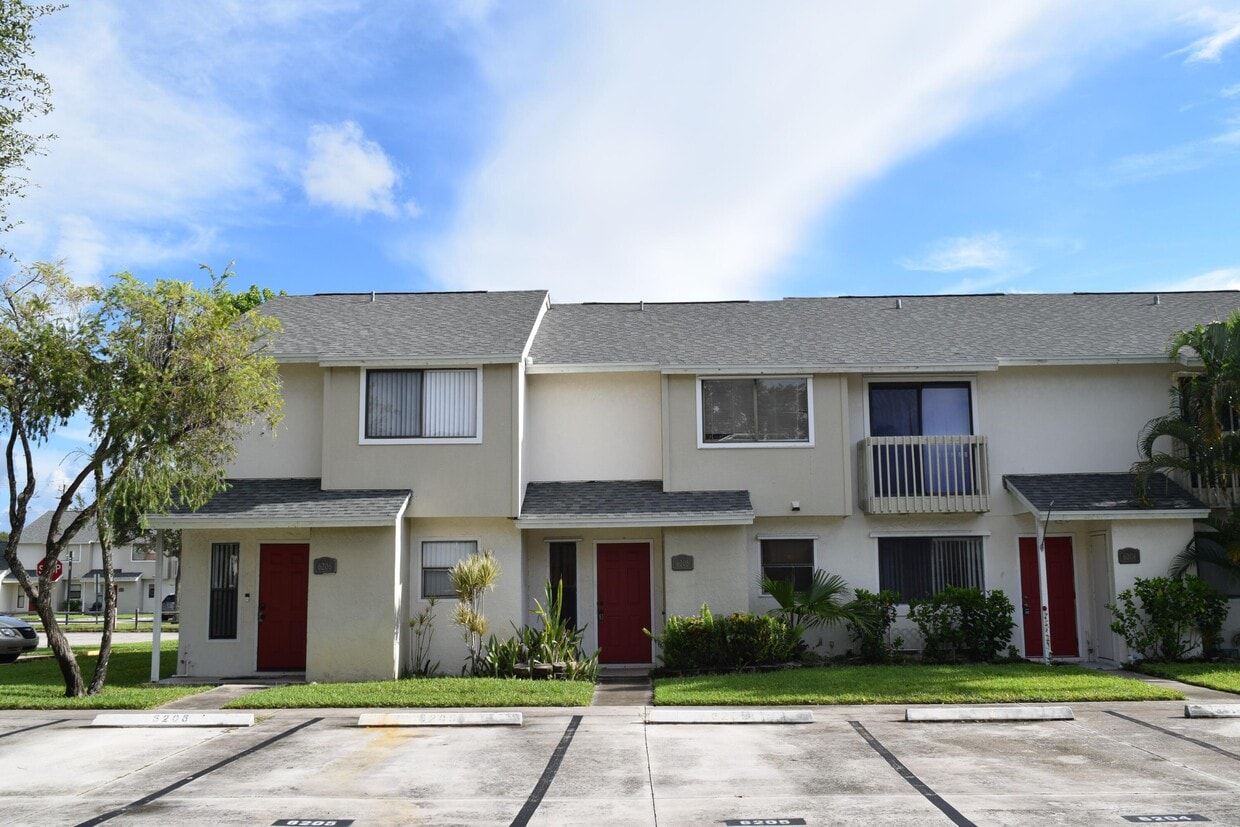 6205 Dockside Cir, Greenacres, FL 33463 Townhome Rentals in Greenacres FL