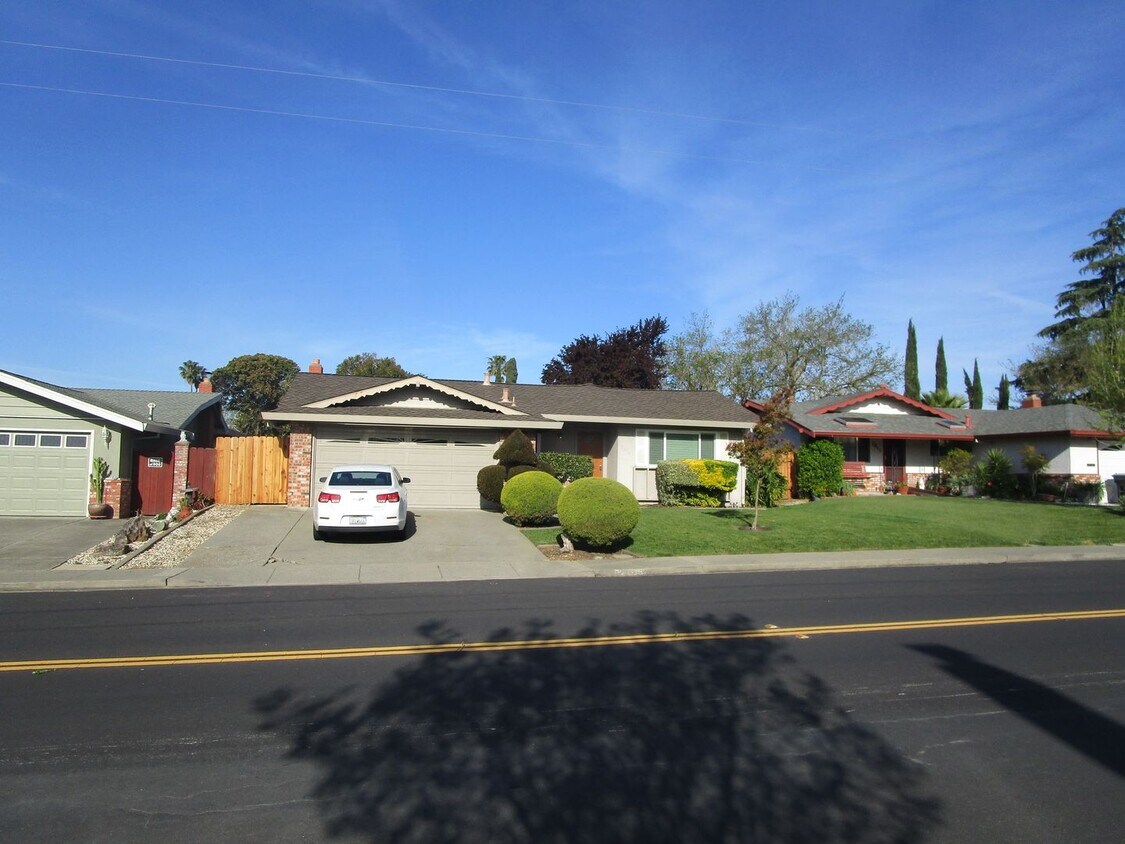 Primary Photo - 2039 Barbour Dr