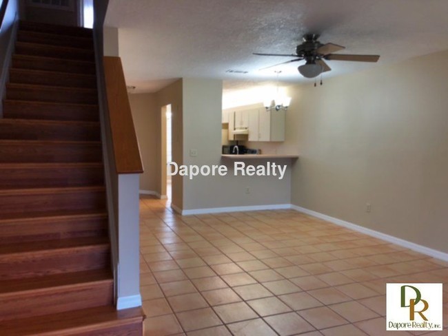 Building Photo - Remodeled  Upgraded 2 Bed with Screen Porch
