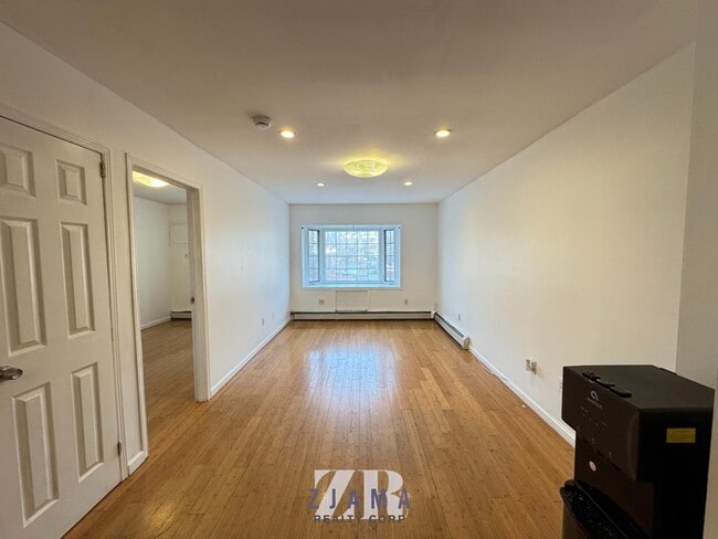 Foto del edificio - 440 Midwood St