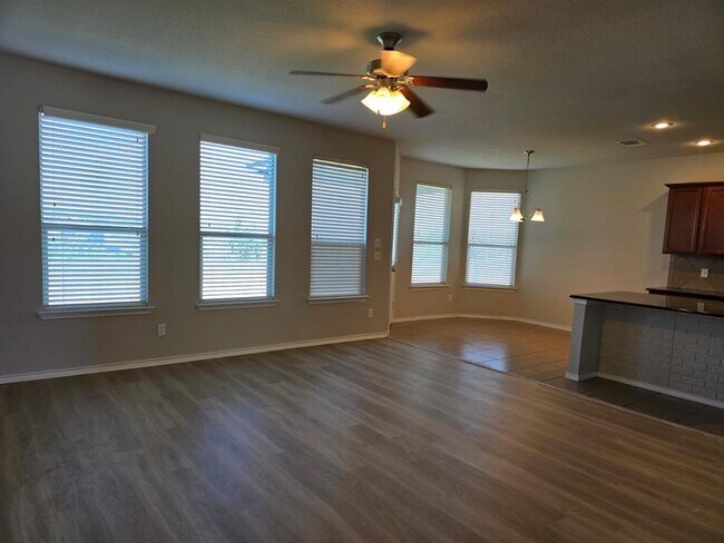 Foto del edificio - 1205 Hogg Ct