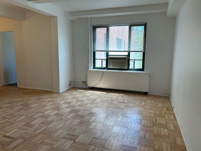 Building Photo - 1594 Metropolitan Ave