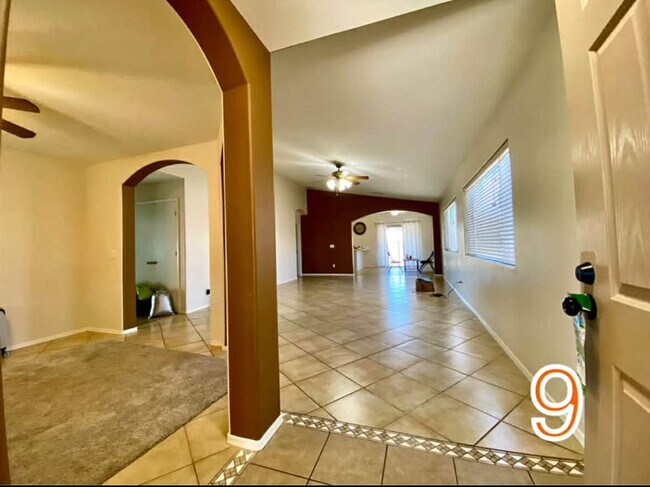 Foto del edificio - 10802 W Elm Ln