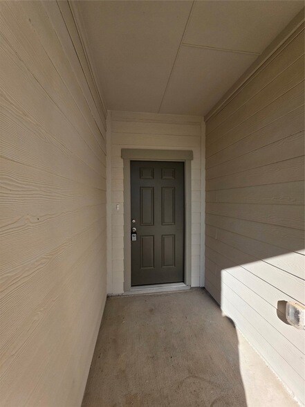 Building Photo - 5903 Grantgrala Dr